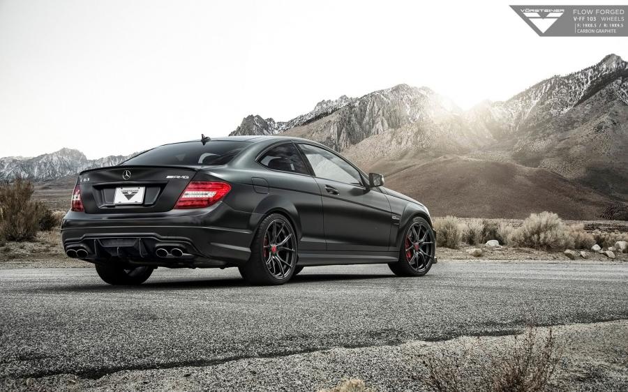  Mercedes-Benz C63 AMG by Vorsteiner 2015 года  (фото 2 из 12)